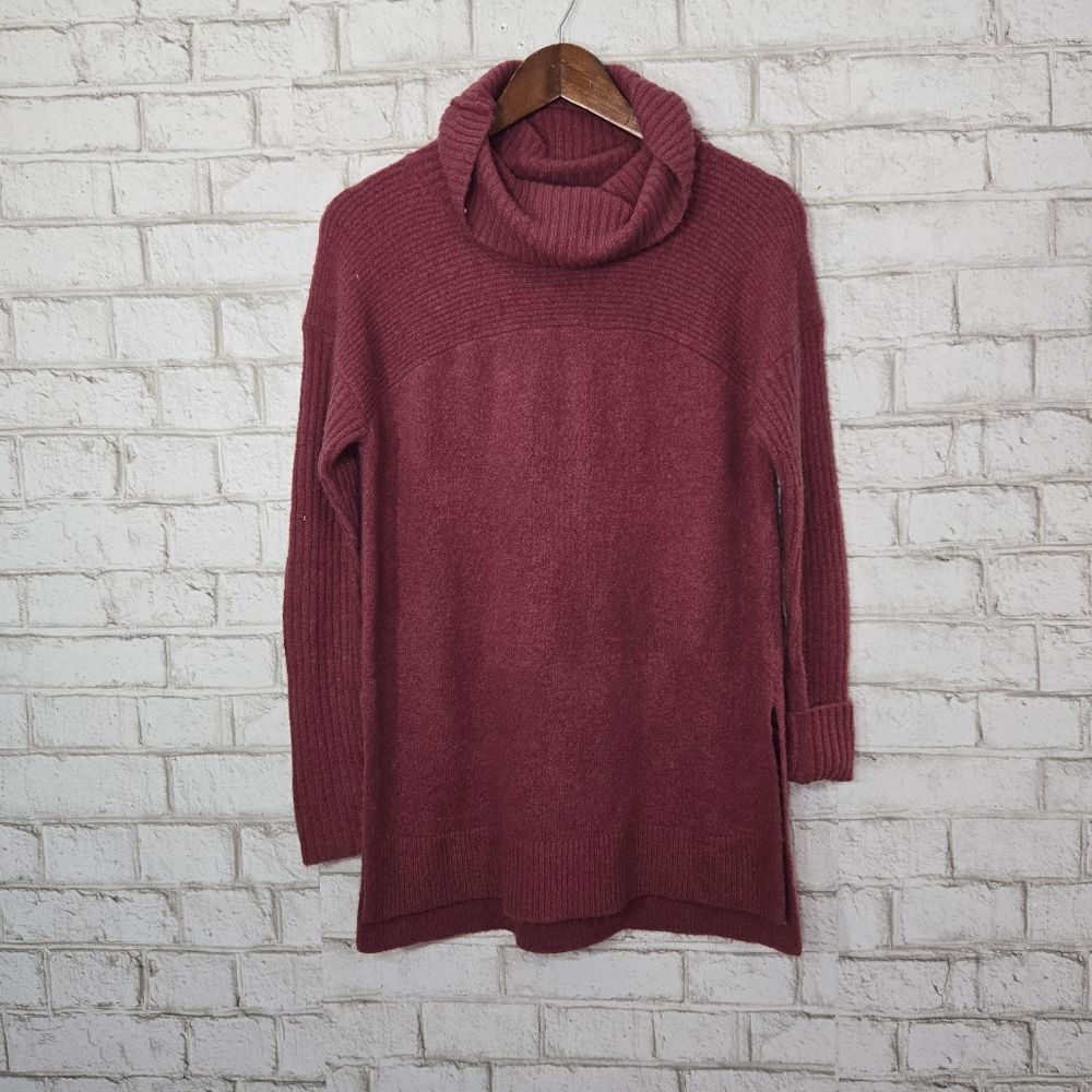 AEO turtkleneck sweater‎